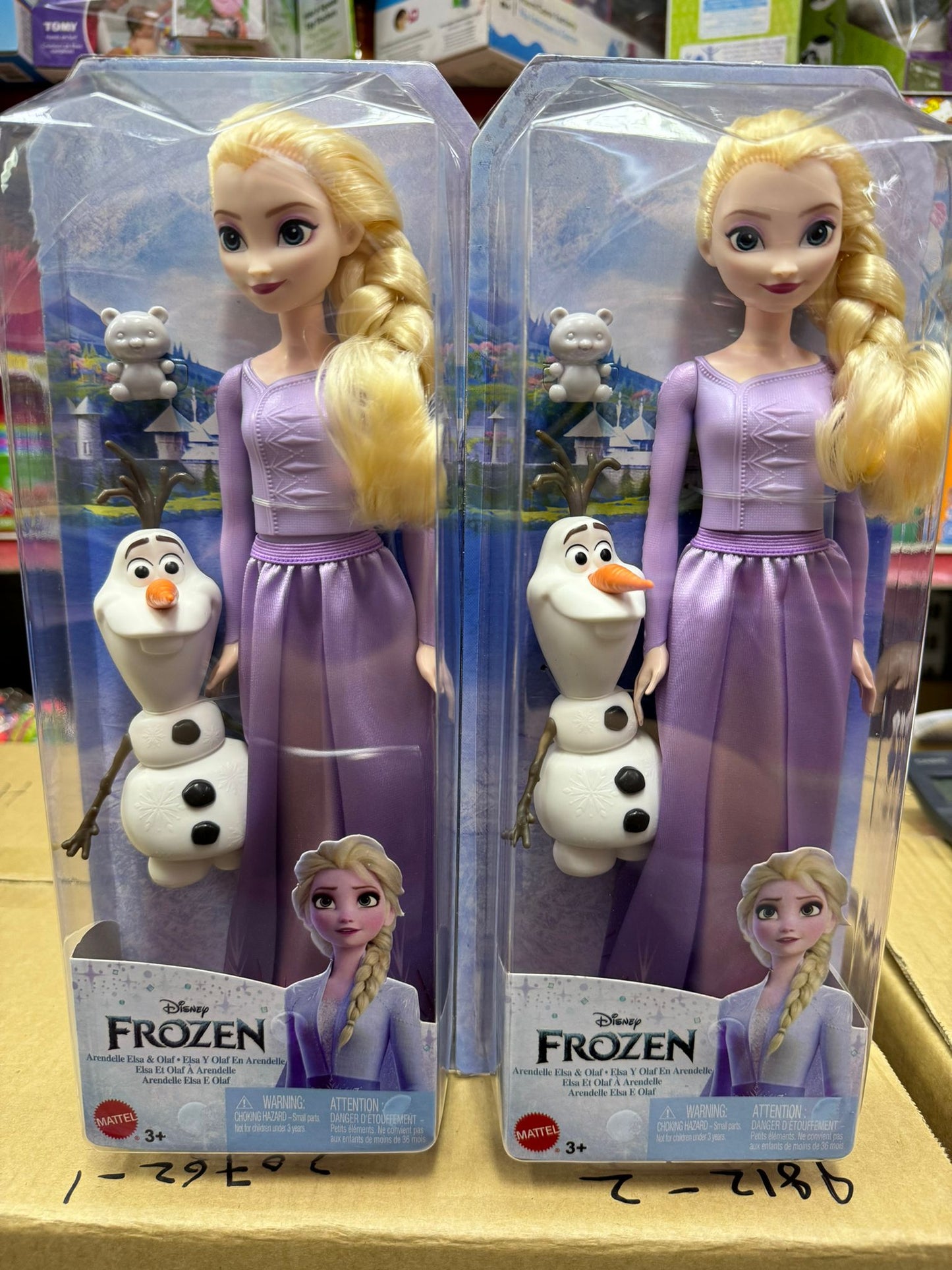 HLW67 Frozen Arendelle Elsa and Olaf Doll